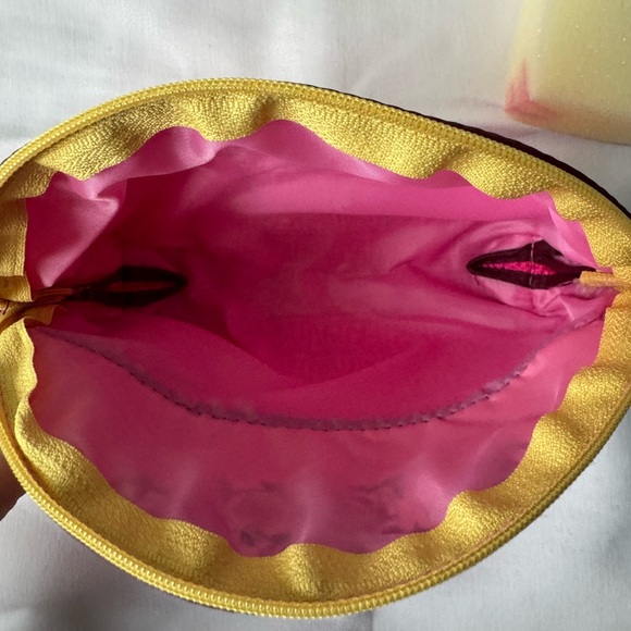 Quilted Cloth Makeup Bag - Picture 5 of 5